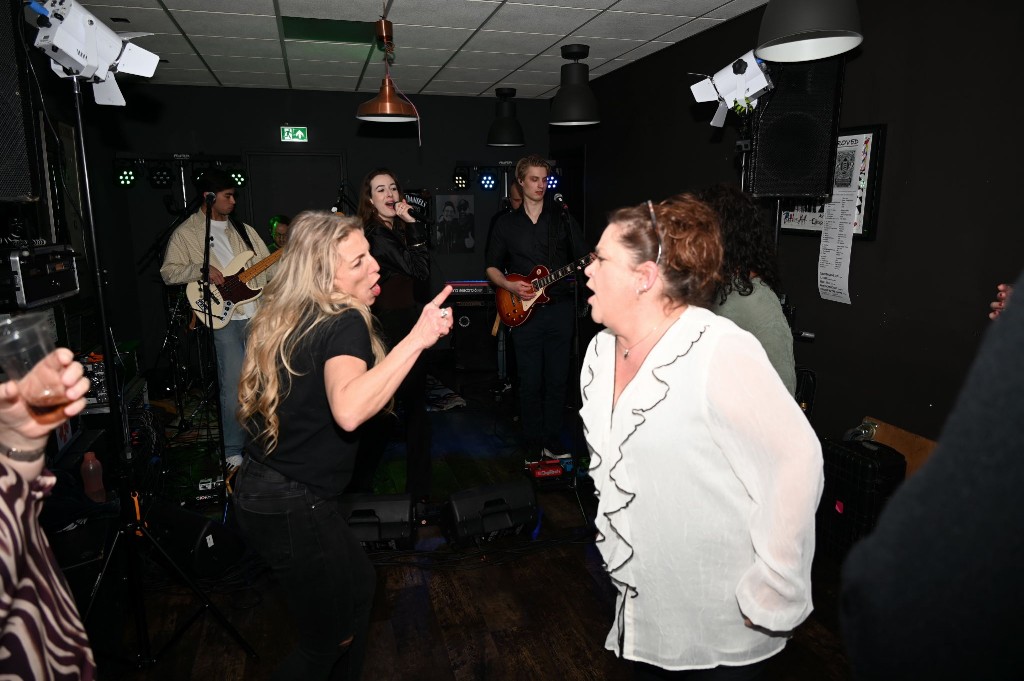 ../Images/10 jaar Ro's Barbershop 098.jpg